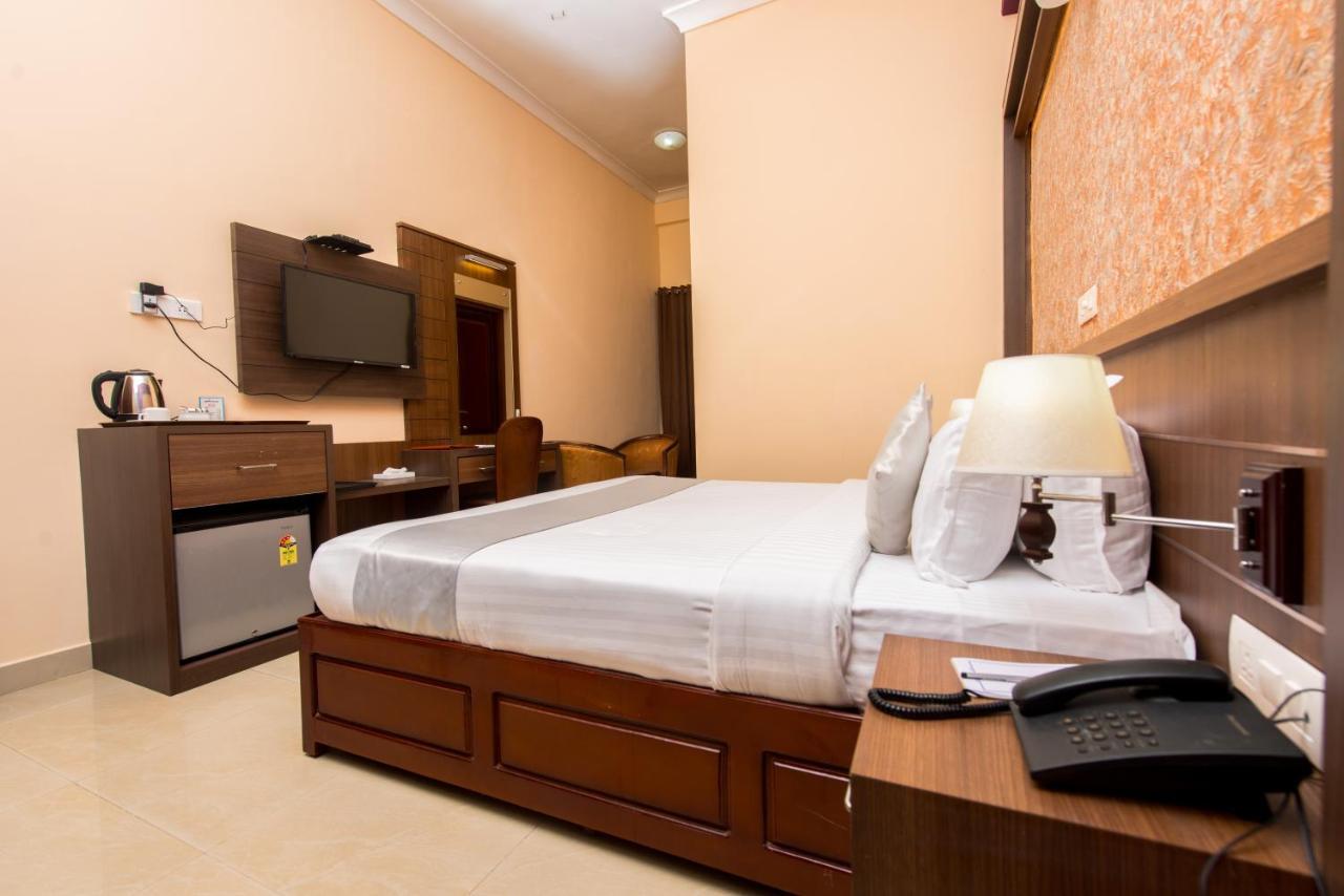 Kallada Golden Hotel Thrissur Εξωτερικό φωτογραφία
